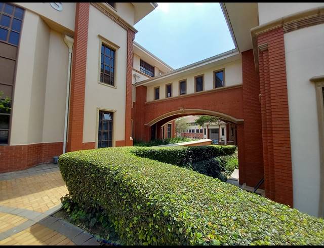 780M² OFFICE TO LET IN BRYANSTON